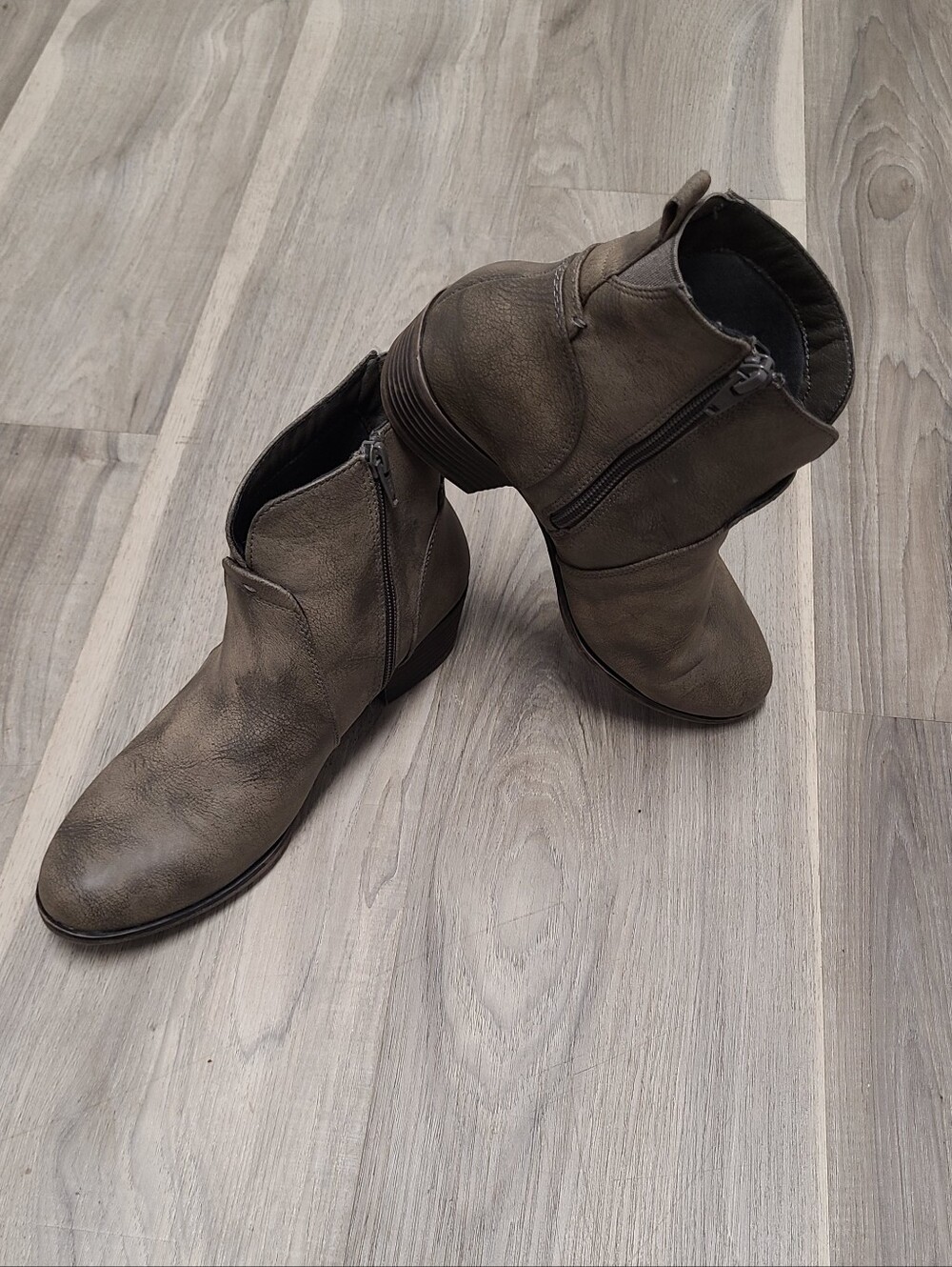Denver Hayes Men’s Taupe-Brown Chukka Boots with Side Zip